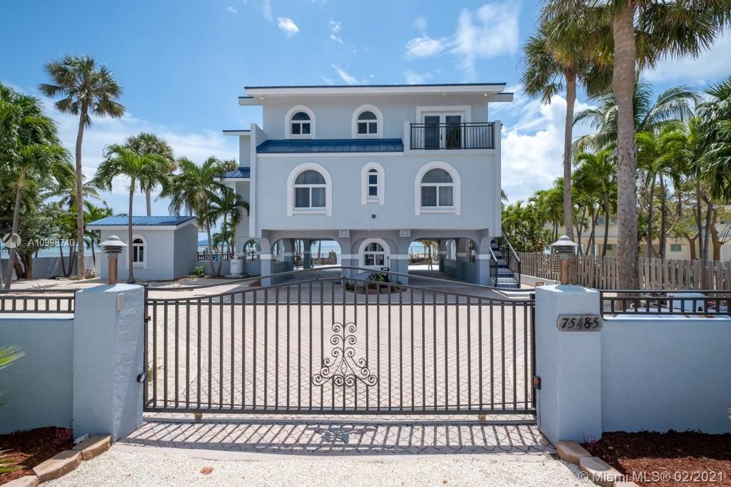 Recently Sold: $1,799,000 (3 beds, 4 baths, 2124 Square Feet)