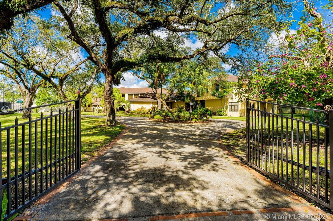Recently Sold: $4,199,000 (5 beds, 5 baths, 0 Square Feet)
