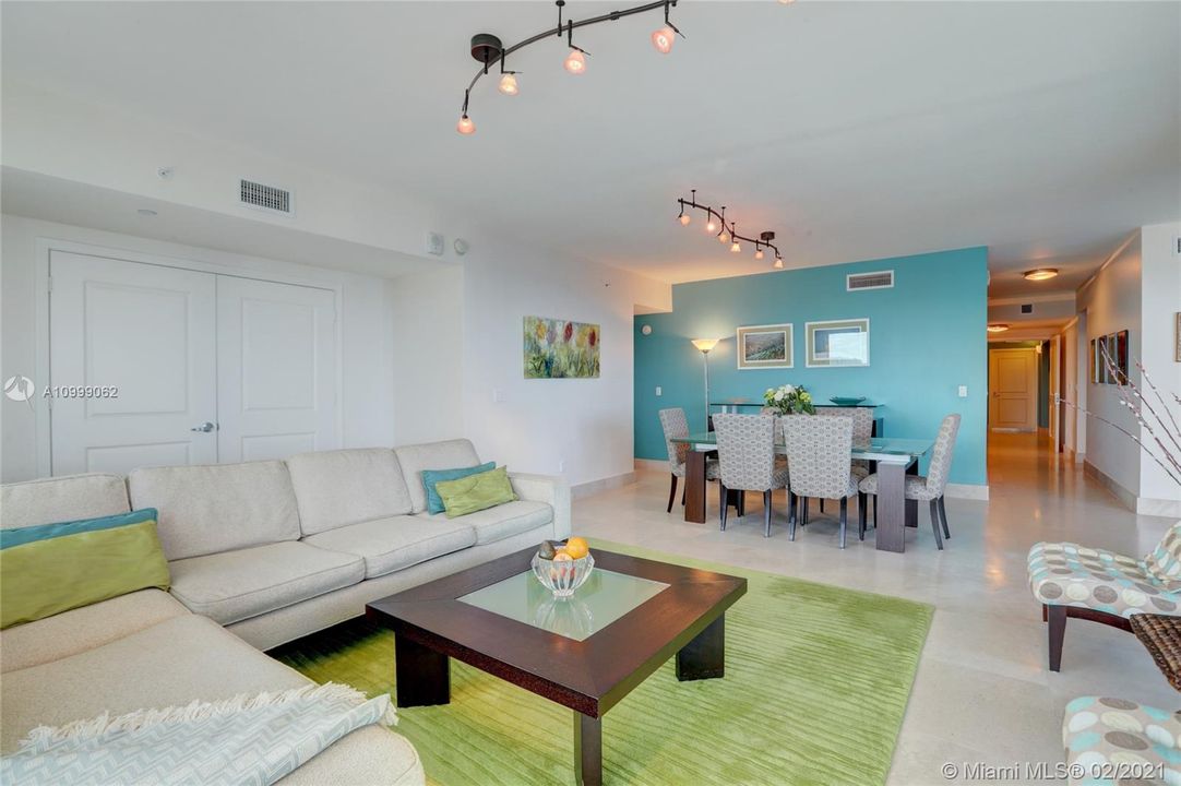 Recently Sold: $1,050,000 (3 beds, 3 baths, 2308 Square Feet)