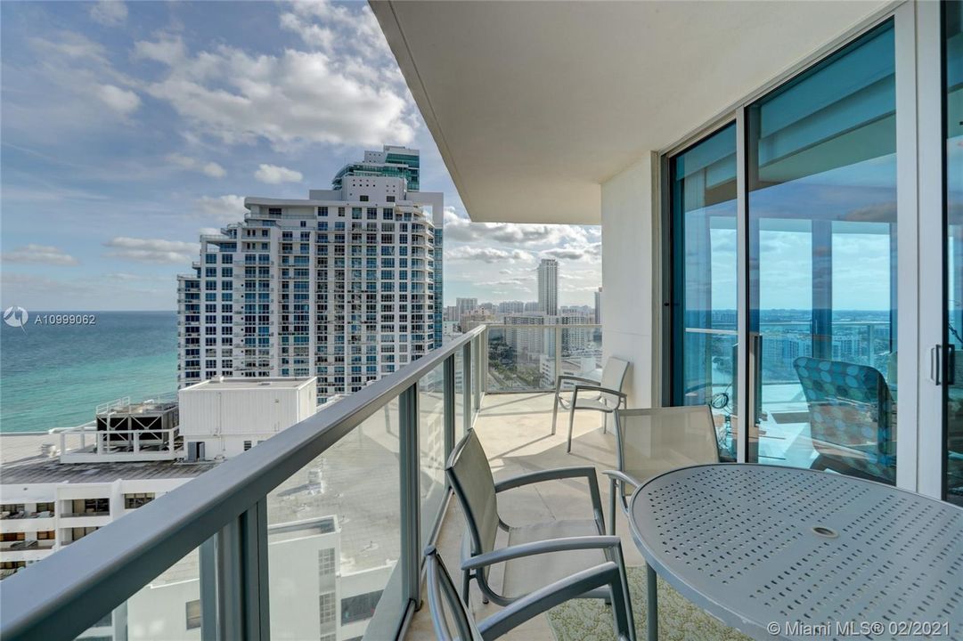 Recently Sold: $1,050,000 (3 beds, 3 baths, 2308 Square Feet)