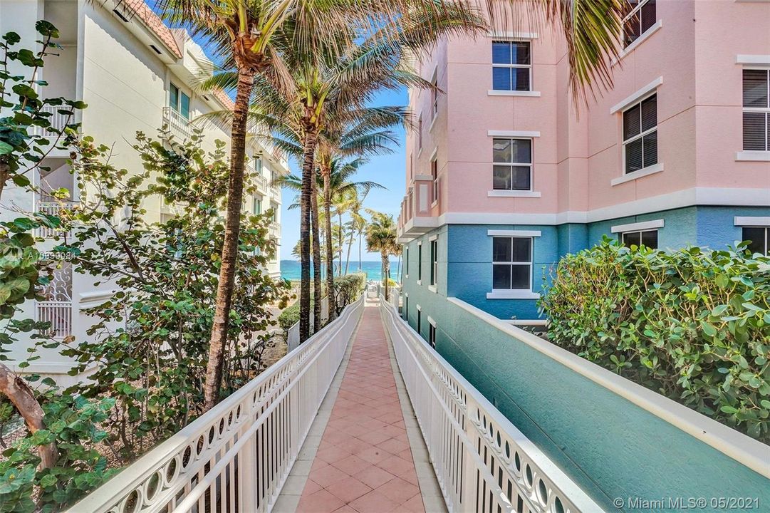 Recently Sold: $799,000 (3 beds, 2 baths, 2056 Square Feet)