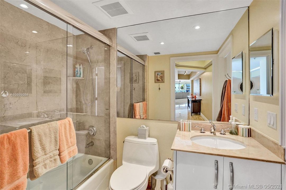 最近售出: $799,000 (3 贝兹, 2 浴室, 2056 平方英尺)