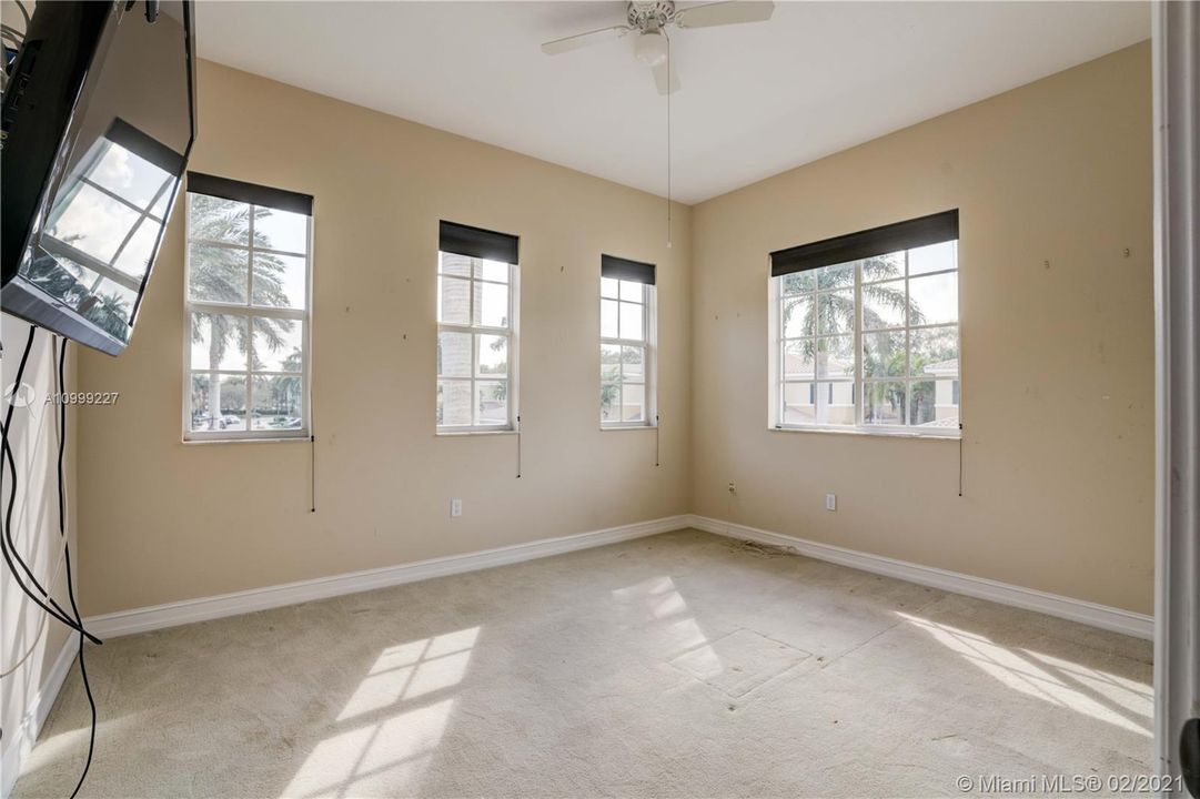 Recently Sold: $595,000 (2 beds, 2 baths, 2953 Square Feet)