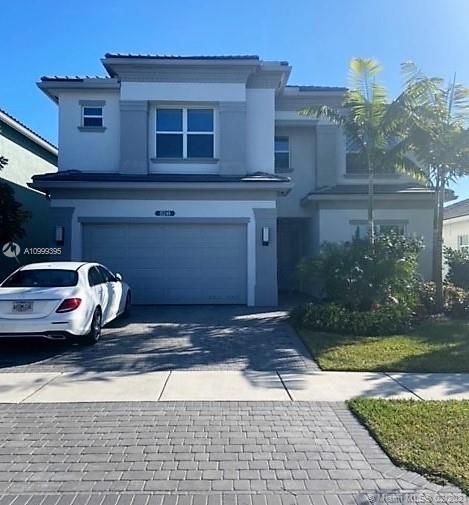 Recently Sold: $949,900 (6 beds, 5 baths, 3592 Square Feet)