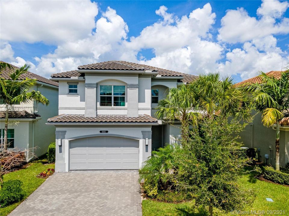 Recently Sold: $1,099,000 (6 beds, 5 baths, 3592 Square Feet)