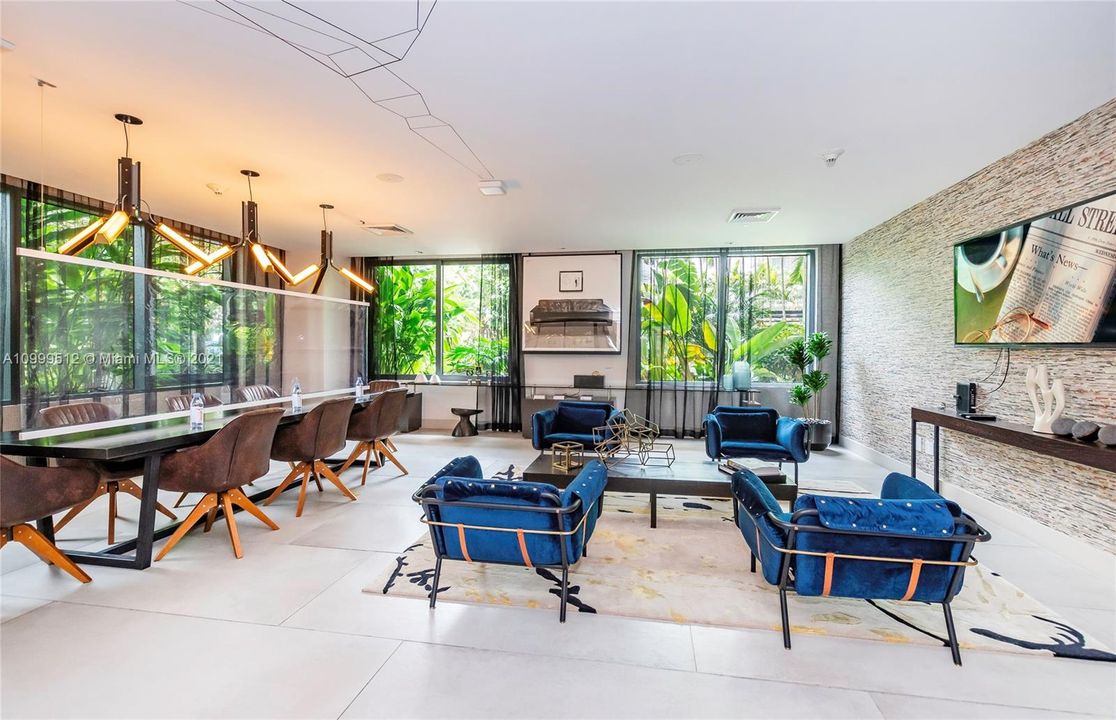 Recently Sold: $840,000 (2 beds, 2 baths, 1096 Square Feet)