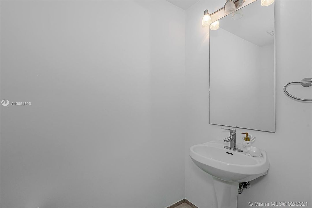 最近售出: $279,000 (1 贝兹, 1 浴室, 781 平方英尺)