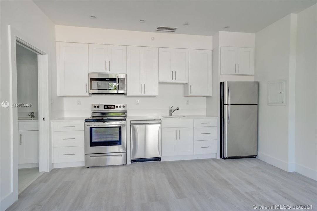 Recently Rented: $1,895 (1 beds, 1 baths, 600 Square Feet)