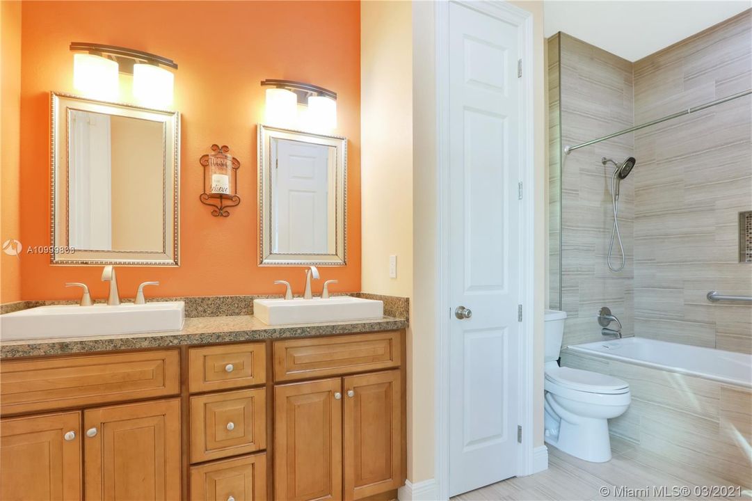 Recently Sold: $649,900 (5 beds, 3 baths, 2569 Square Feet)