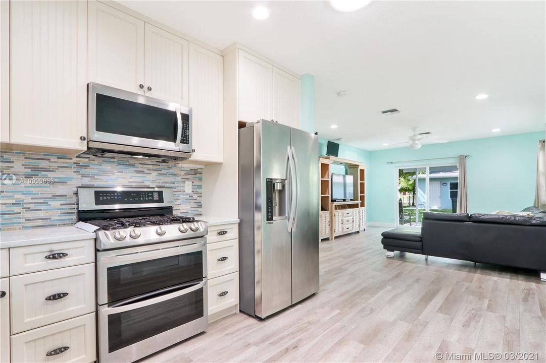 Recently Sold: $649,900 (5 beds, 3 baths, 2569 Square Feet)