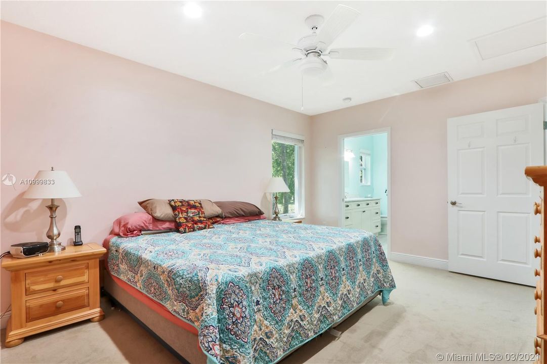 Recently Sold: $649,900 (5 beds, 3 baths, 2569 Square Feet)