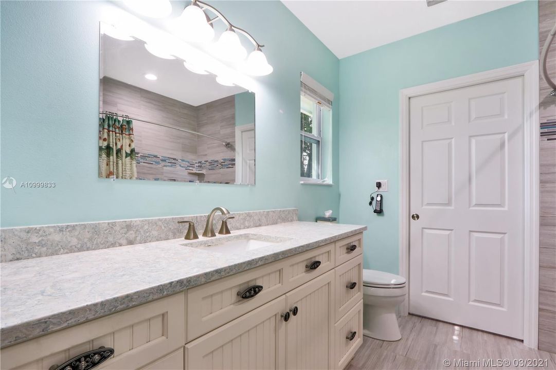 Recently Sold: $649,900 (5 beds, 3 baths, 2569 Square Feet)