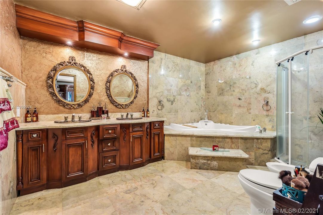 Недавно продано: $950,000 (4 спален, 3 ванн, 4166 Квадратных фут)