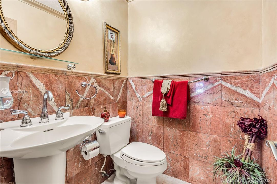 最近售出: $950,000 (4 贝兹, 3 浴室, 4166 平方英尺)