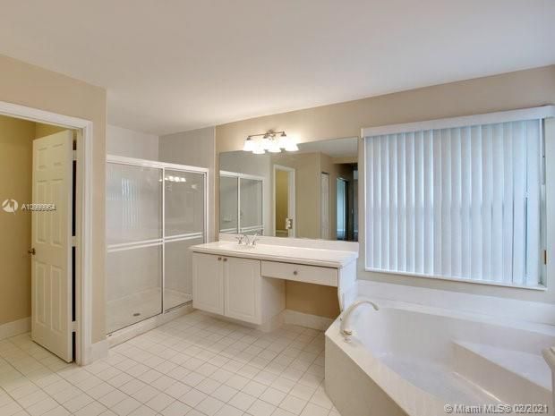 最近租的: $3,750 (5 贝兹, 3 浴室, 3417 平方英尺)
