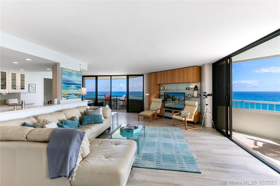 Recently Sold: $1,050,000 (3 beds, 2 baths, 2188 Square Feet)