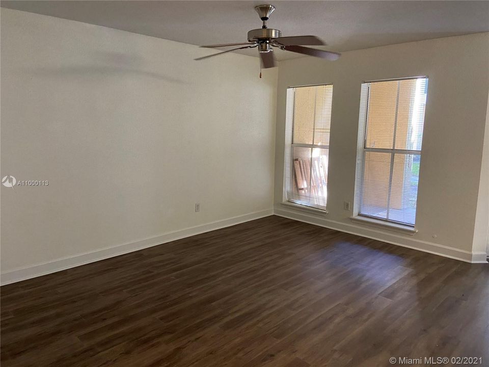 Recently Rented: $1,350 (1 beds, 1 baths, 950 Square Feet)