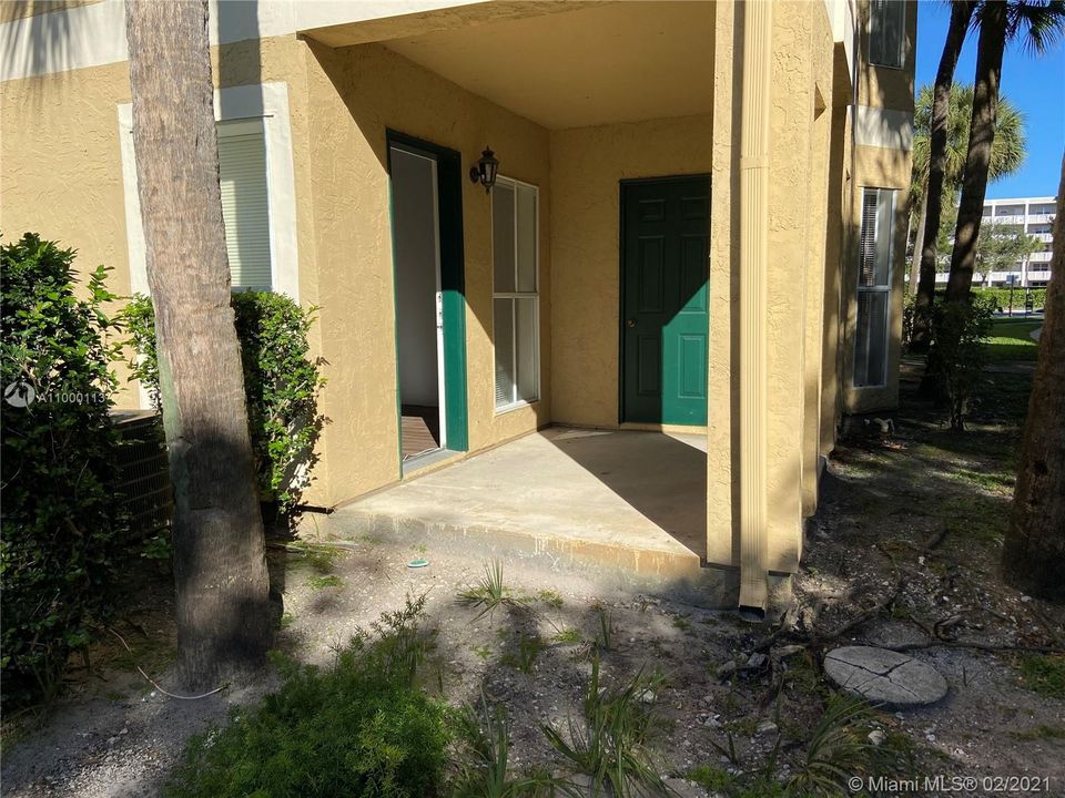 Recently Rented: $1,350 (1 beds, 1 baths, 950 Square Feet)