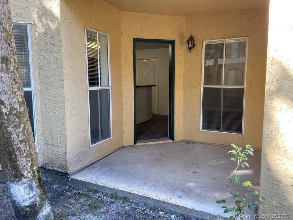 Recently Rented: $1,350 (1 beds, 1 baths, 950 Square Feet)