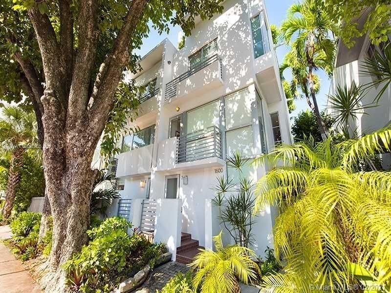 Недавно арендовано: $4,900 (2 спален, 2 ванн, 1128 Квадратных фут)