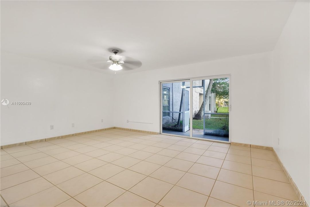 Recently Sold: $140,000 (1 beds, 1 baths, 765 Square Feet)