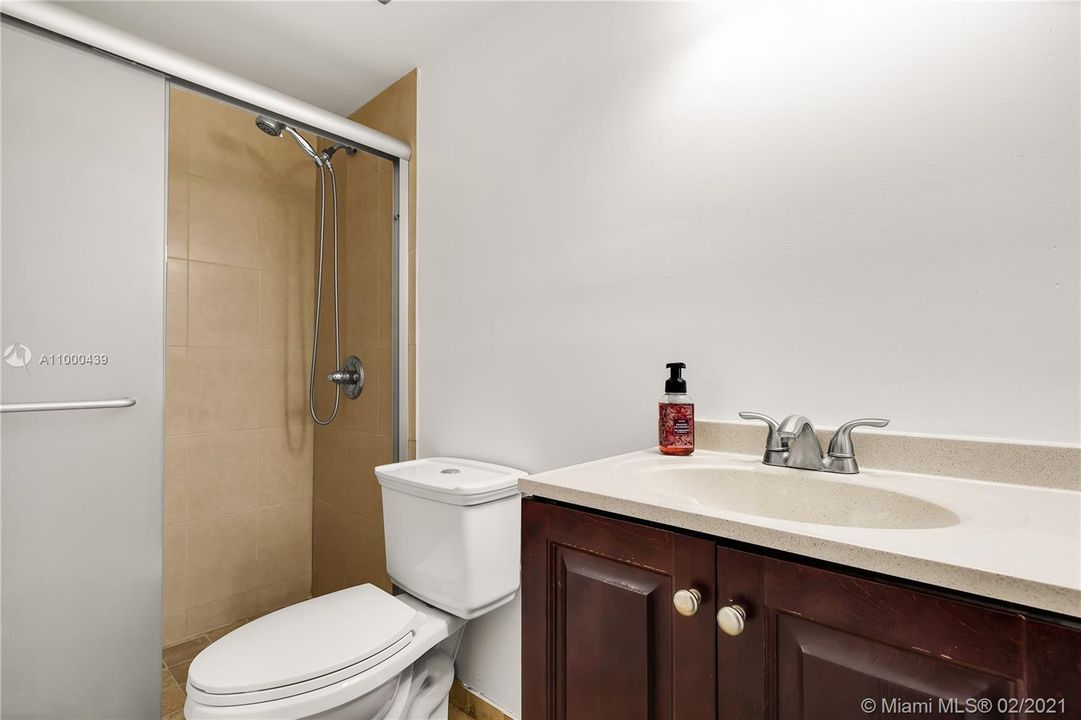 Recently Sold: $140,000 (1 beds, 1 baths, 765 Square Feet)