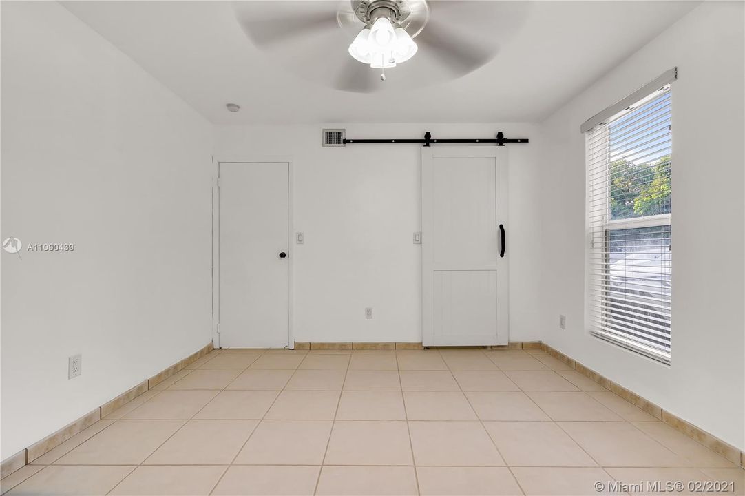 Recently Sold: $140,000 (1 beds, 1 baths, 765 Square Feet)