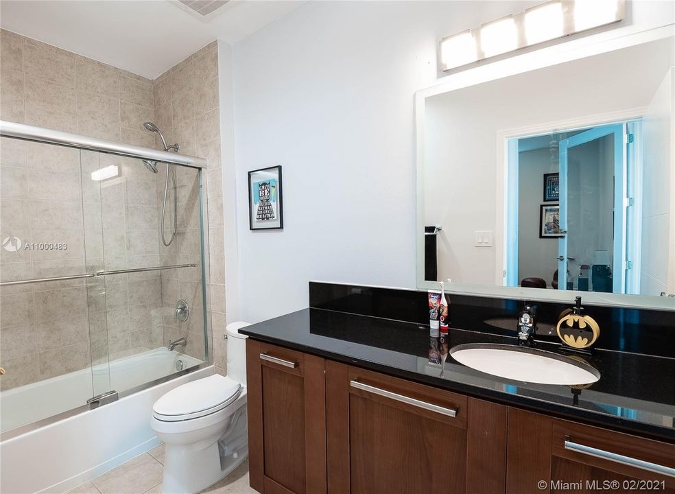 最近售出: $550,000 (2 贝兹, 2 浴室, 1429 平方英尺)