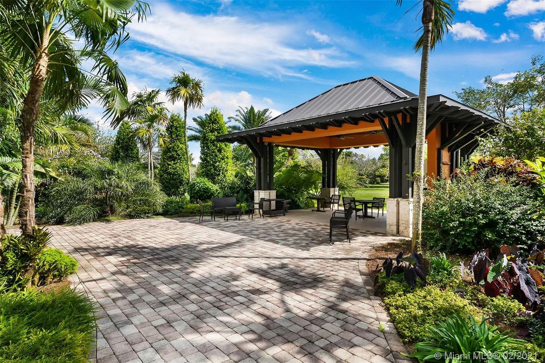 Recently Sold: $4,500,000 (5 beds, 5 baths, 8985 Square Feet)