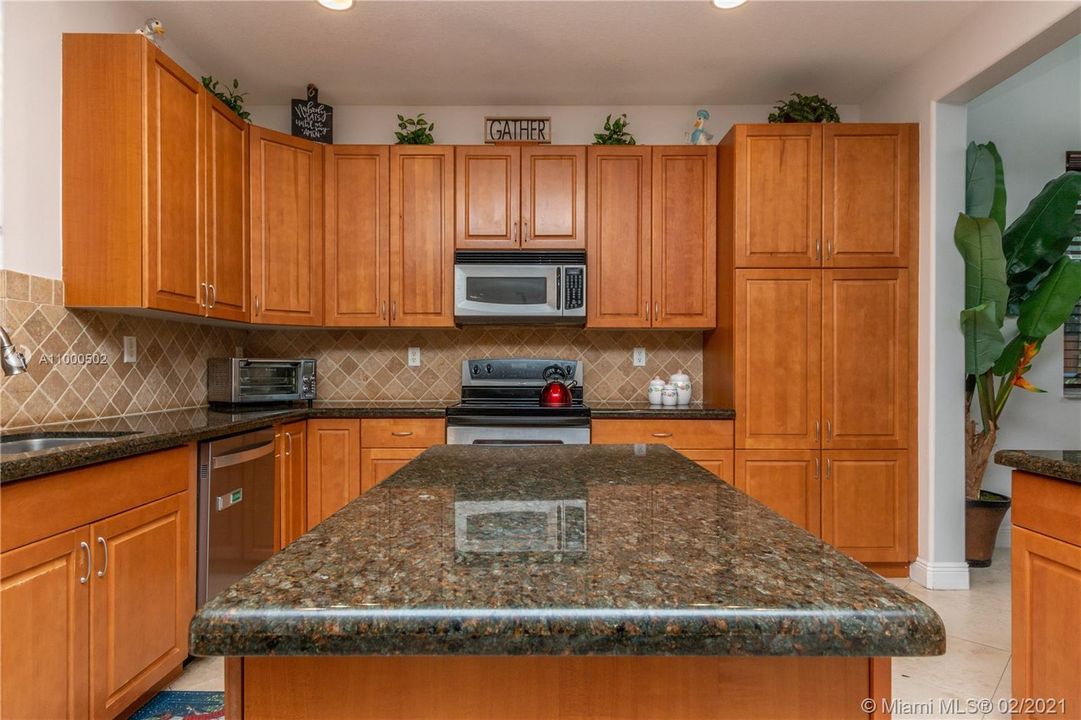 Vendido Recientemente: $539,000 (4 camas, 3 baños, 2962 Pies cuadrados)