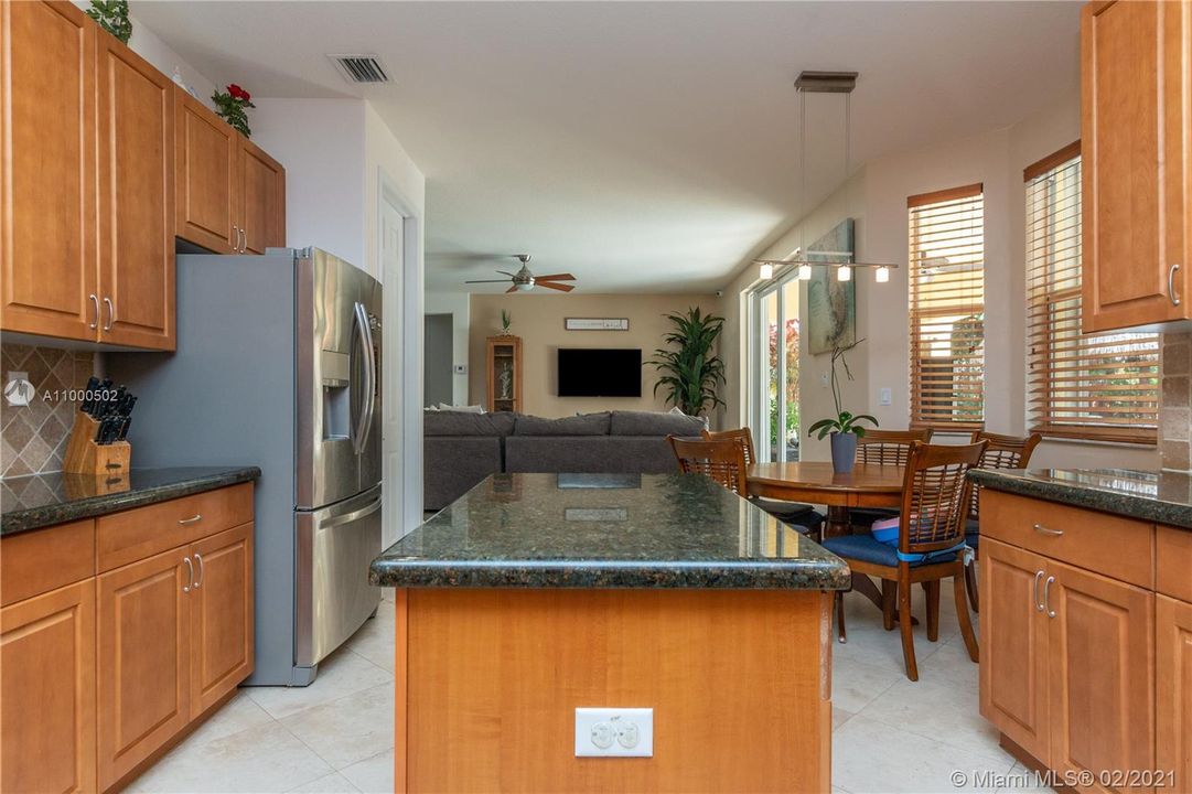 Vendido Recientemente: $539,000 (4 camas, 3 baños, 2962 Pies cuadrados)