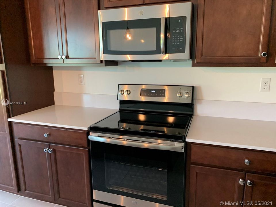Recently Rented: $2,775 (3 beds, 2 baths, 1628 Square Feet)