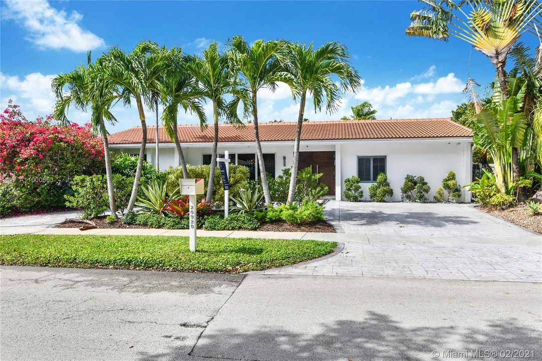 Recently Sold: $999,000 (4 beds, 3 baths, 2425 Square Feet)