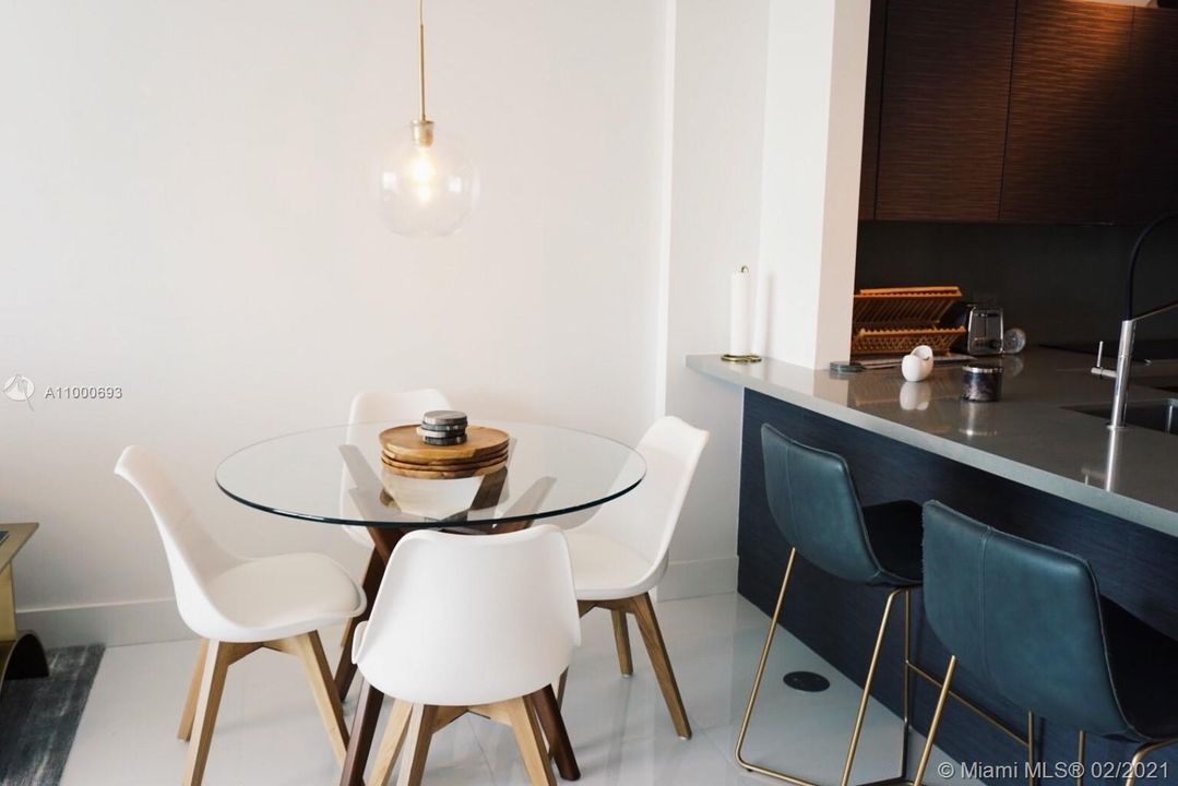 Recently Rented: $3,300 (1 beds, 1 baths, 748 Square Feet)