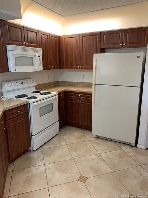 Recently Rented: $1,250 (2 beds, 2 baths, 970 Square Feet)