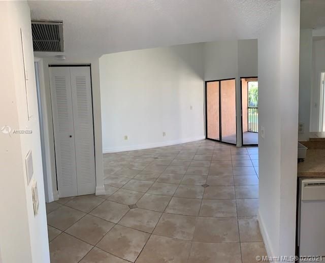 Recently Rented: $1,250 (2 beds, 2 baths, 970 Square Feet)