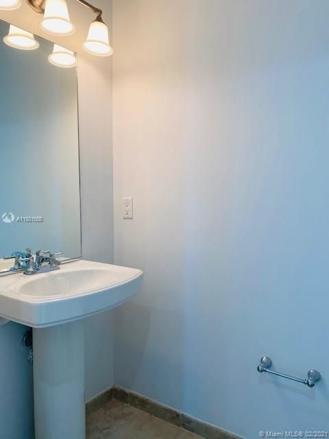 Recently Sold: $439,000 (2 beds, 2 baths, 1108 Square Feet)