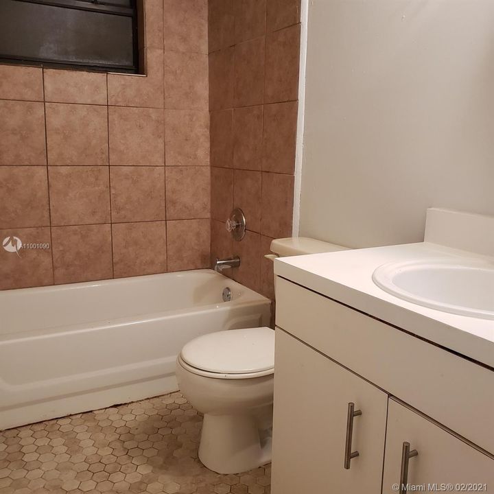 Recently Rented: $1,100 (1 beds, 1 baths, 670 Square Feet)