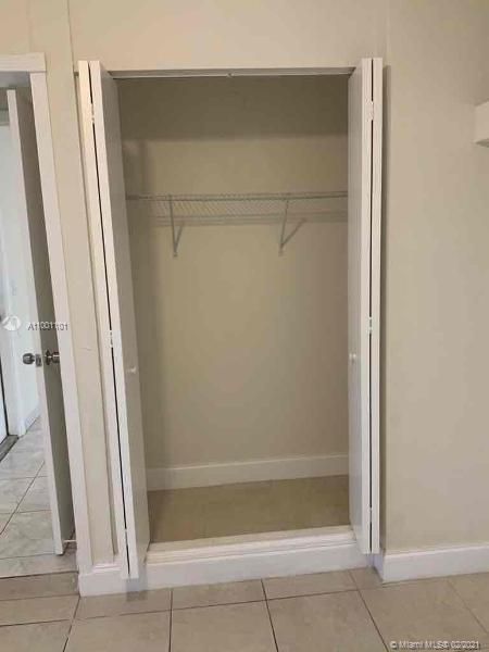 Recently Rented: $1,795 (3 beds, 1 baths, 1068 Square Feet)