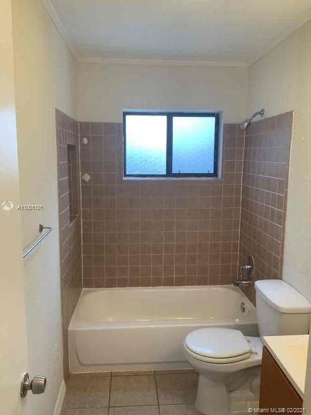 Recently Rented: $1,795 (3 beds, 1 baths, 1068 Square Feet)