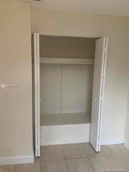 Recently Rented: $1,795 (3 beds, 1 baths, 1068 Square Feet)