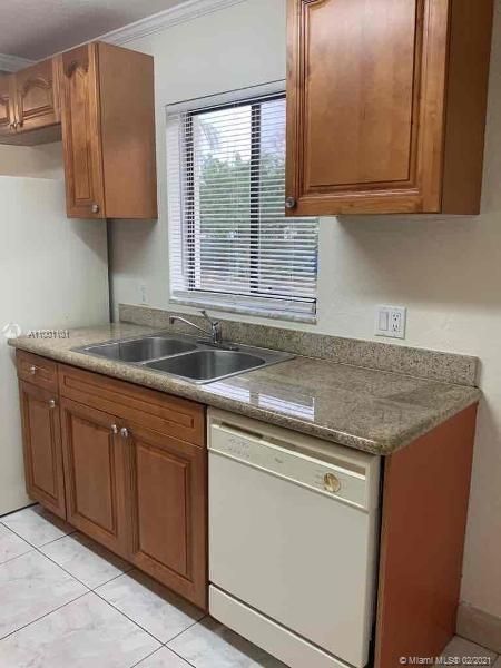 Recently Rented: $1,795 (3 beds, 1 baths, 1068 Square Feet)