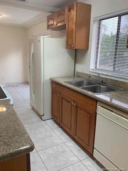 Recently Rented: $1,795 (3 beds, 1 baths, 1068 Square Feet)