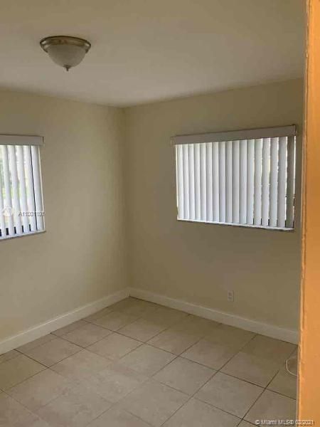 Recently Rented: $1,795 (3 beds, 1 baths, 1068 Square Feet)