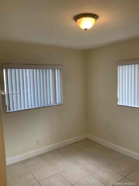 Recently Rented: $1,795 (3 beds, 1 baths, 1068 Square Feet)