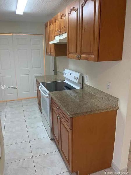 Recently Rented: $1,795 (3 beds, 1 baths, 1068 Square Feet)