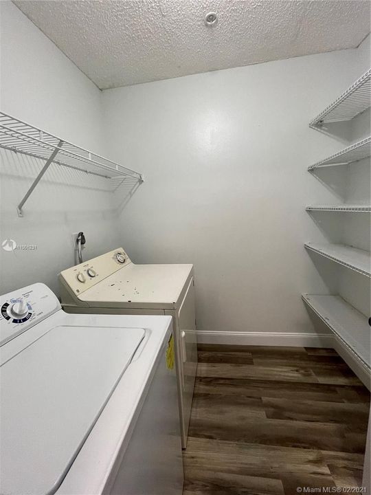 Недавно арендовано: $1,350 (2 спален, 1 ванн, 887 Квадратных фут)
