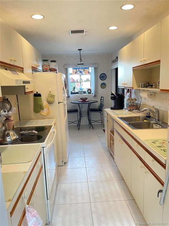 Recently Sold: $104,900 (1 beds, 1 baths, 1005 Square Feet)