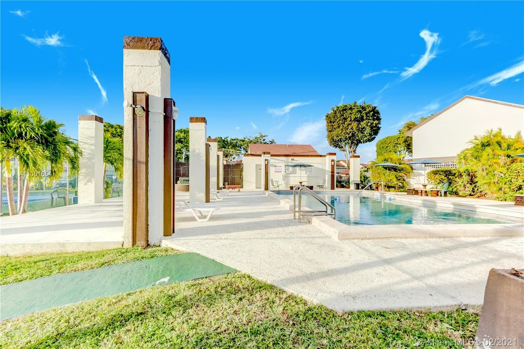 Recently Sold: $325,000 (3 beds, 2 baths, 1565 Square Feet)