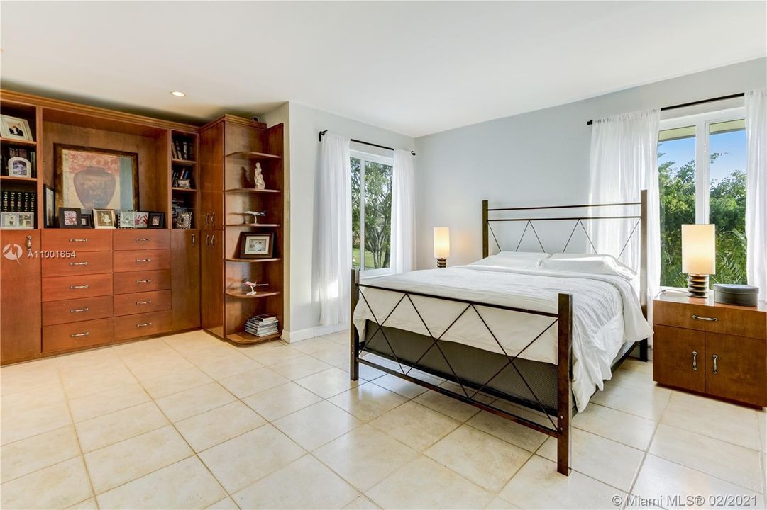 Recently Sold: $325,000 (3 beds, 2 baths, 1565 Square Feet)